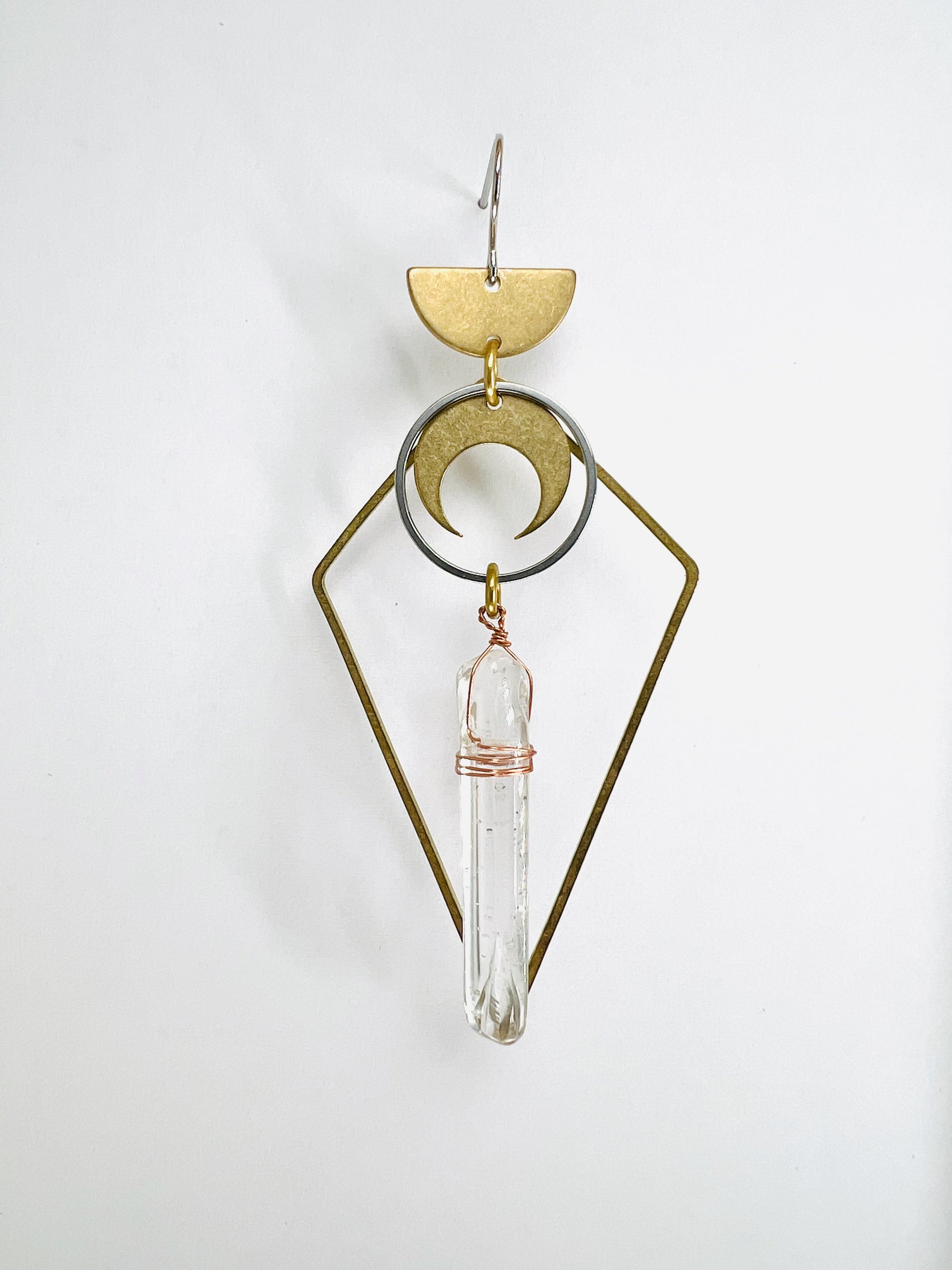 Clear Quartz single crystal earring, handmade manifestation jewelry designed to support clarity, balance, and energy amplification.