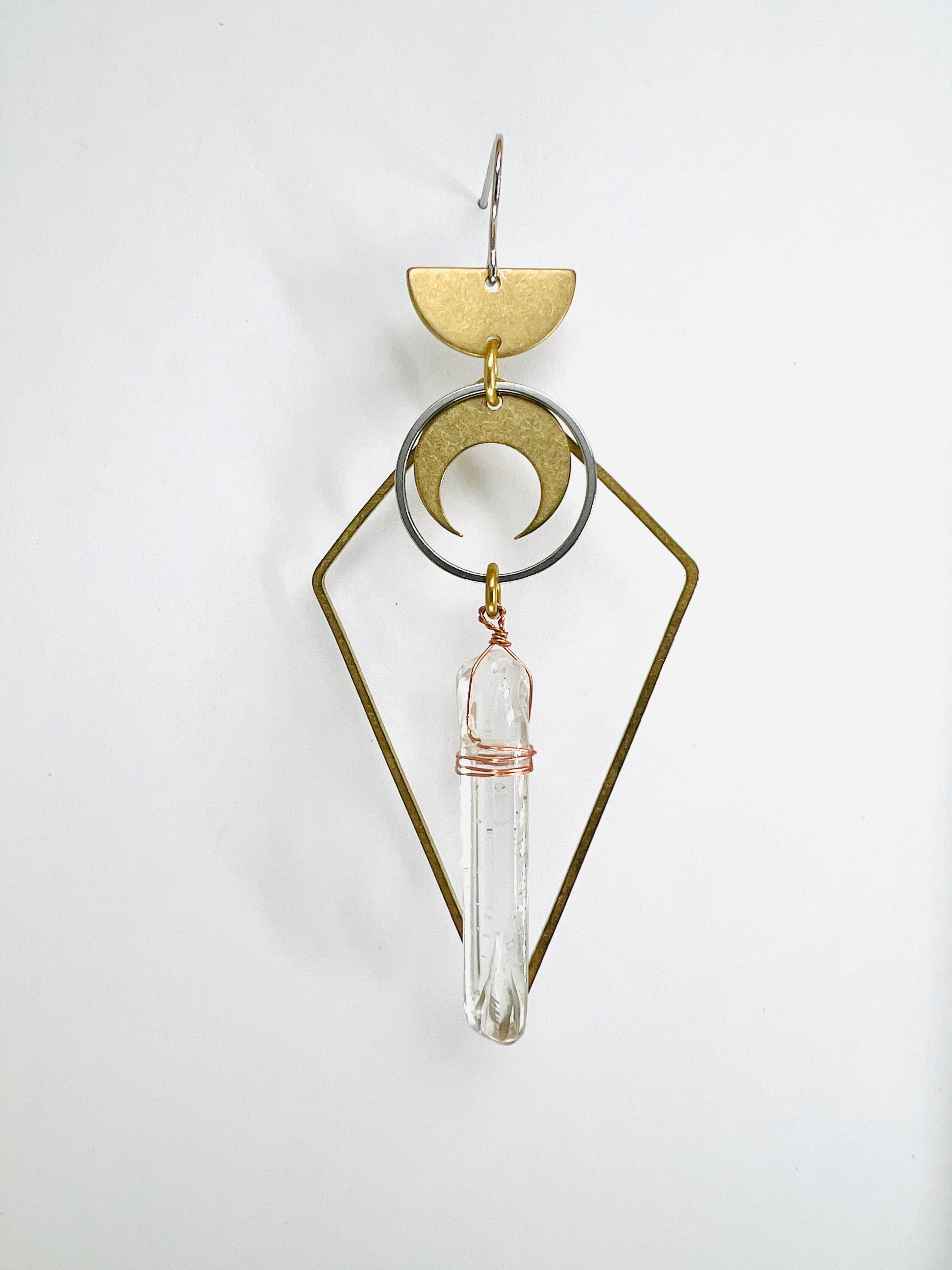 Clear Quartz single crystal earring, handmade manifestation jewelry designed to support clarity, balance, and energy amplification.