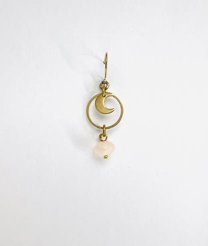 Pink Aventurine moon single crystal earring, handmade manifestation jewelry designed to support positivity, emotional balance, and gentle prosperity. Gold earring with a moon design and pearl-like bead on a white background