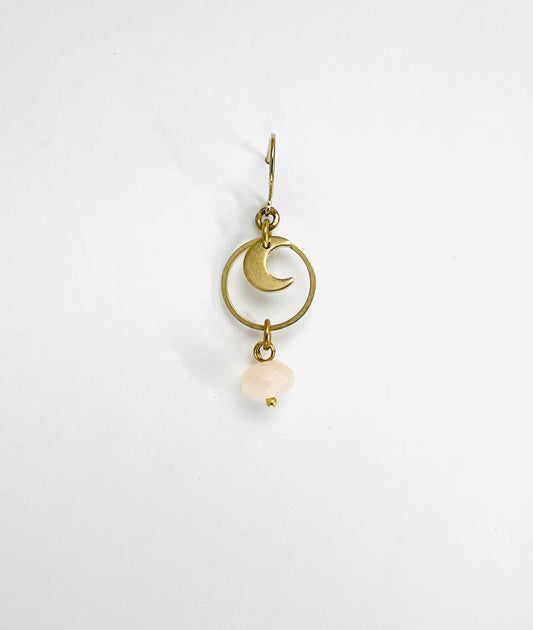Pink Aventurine moon single crystal earring, handmade manifestation jewelry designed to support positivity, emotional balance, and gentle prosperity. Gold earring with a moon design and pearl-like bead on a white background